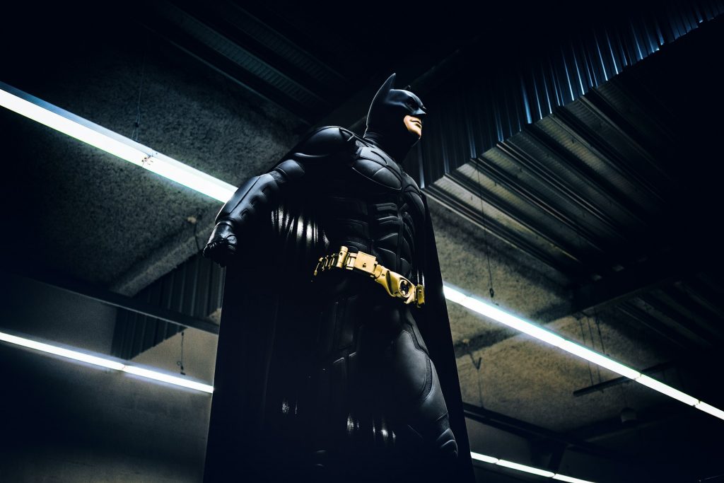 Glen Powell Comenta Sobre a Possibilidade de Interpretar Batman